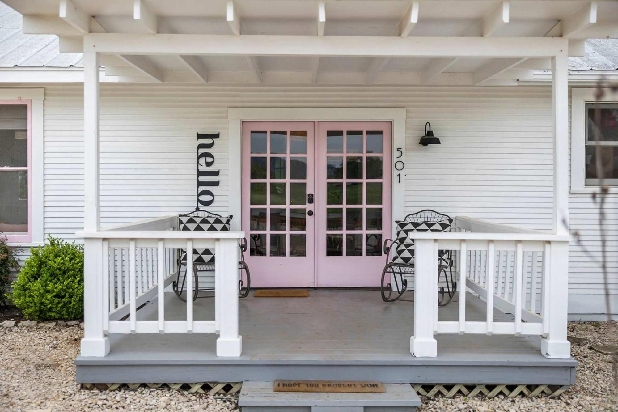 Pink Duchess - Mins To Main Hot Tub & Fire Pit Villa Fredericksburg Bagian luar foto
