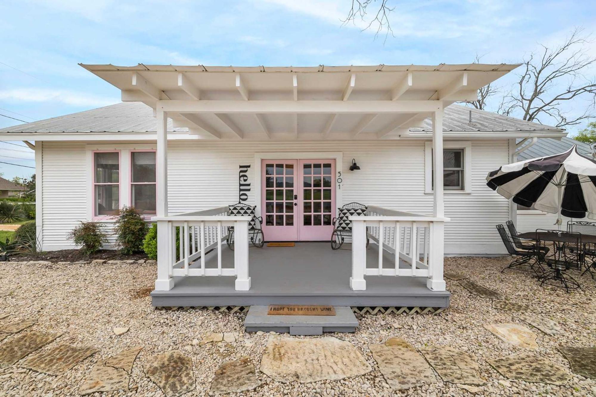 Pink Duchess - Mins To Main Hot Tub & Fire Pit Villa Fredericksburg Bagian luar foto