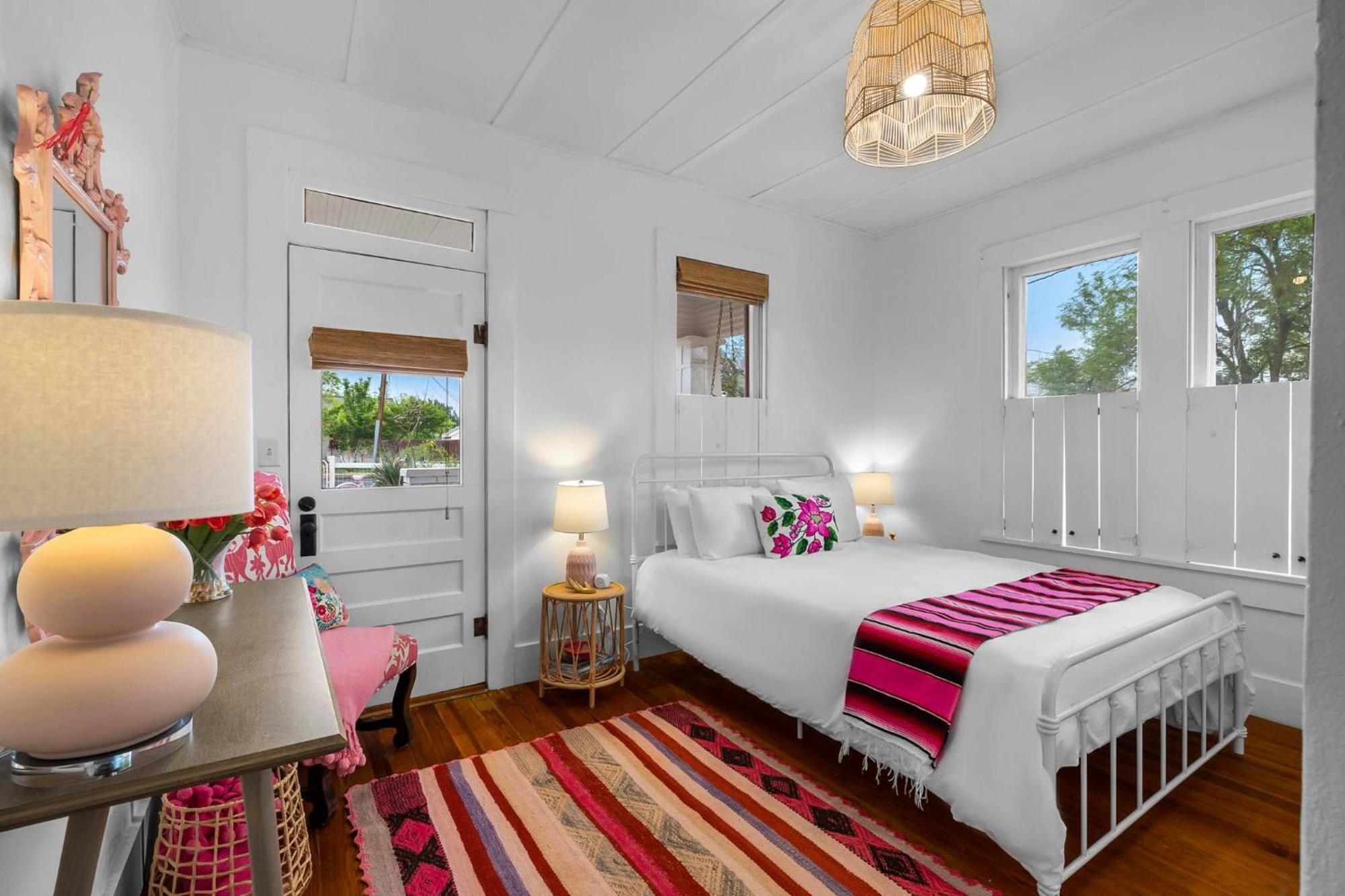 Pink Duchess - Mins To Main Hot Tub & Fire Pit Villa Fredericksburg Bagian luar foto