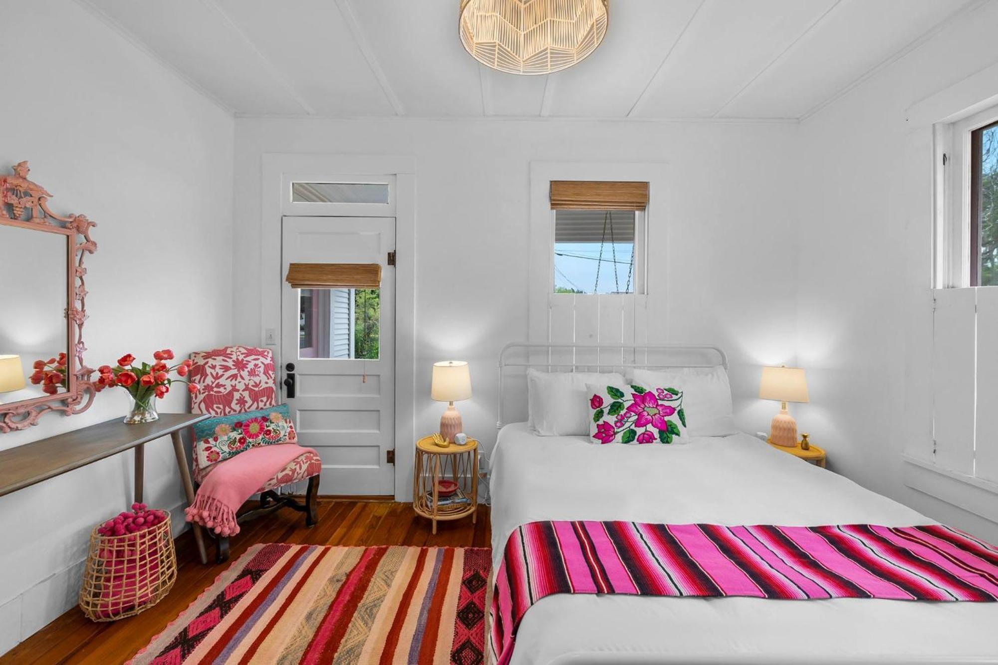 Pink Duchess - Mins To Main Hot Tub & Fire Pit Villa Fredericksburg Bagian luar foto