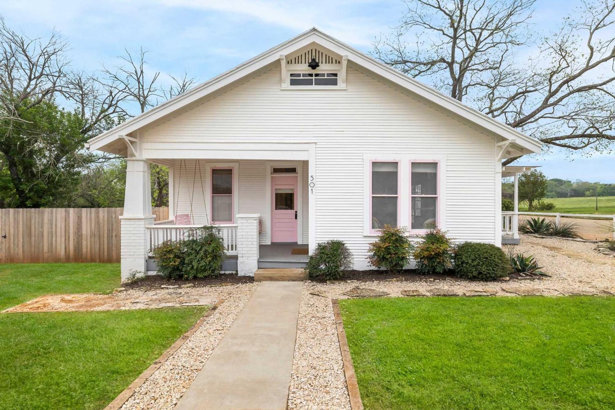 Pink Duchess - Mins To Main Hot Tub & Fire Pit Villa Fredericksburg Bagian luar foto