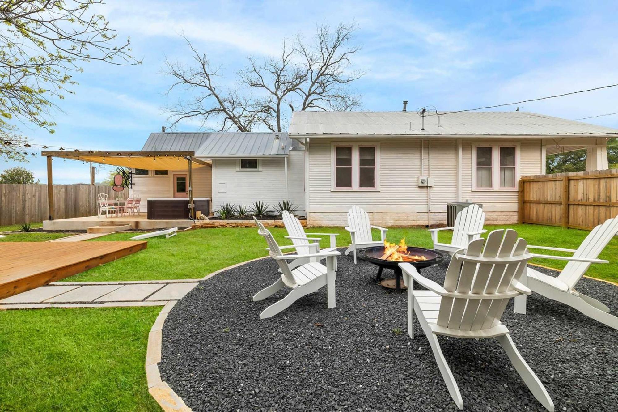 Pink Duchess - Mins To Main Hot Tub & Fire Pit Villa Fredericksburg Bagian luar foto