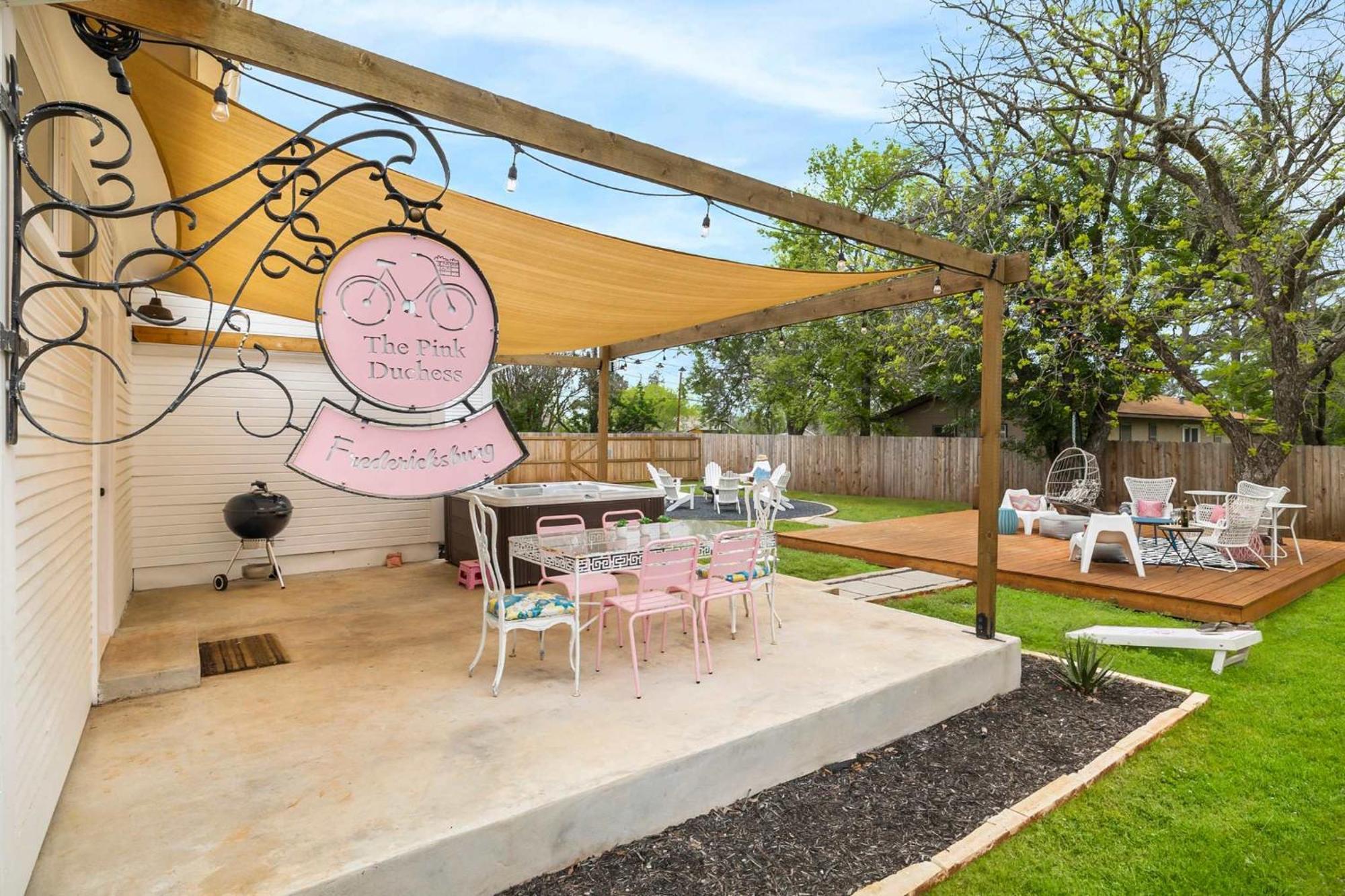 Pink Duchess - Mins To Main Hot Tub & Fire Pit Villa Fredericksburg Bagian luar foto