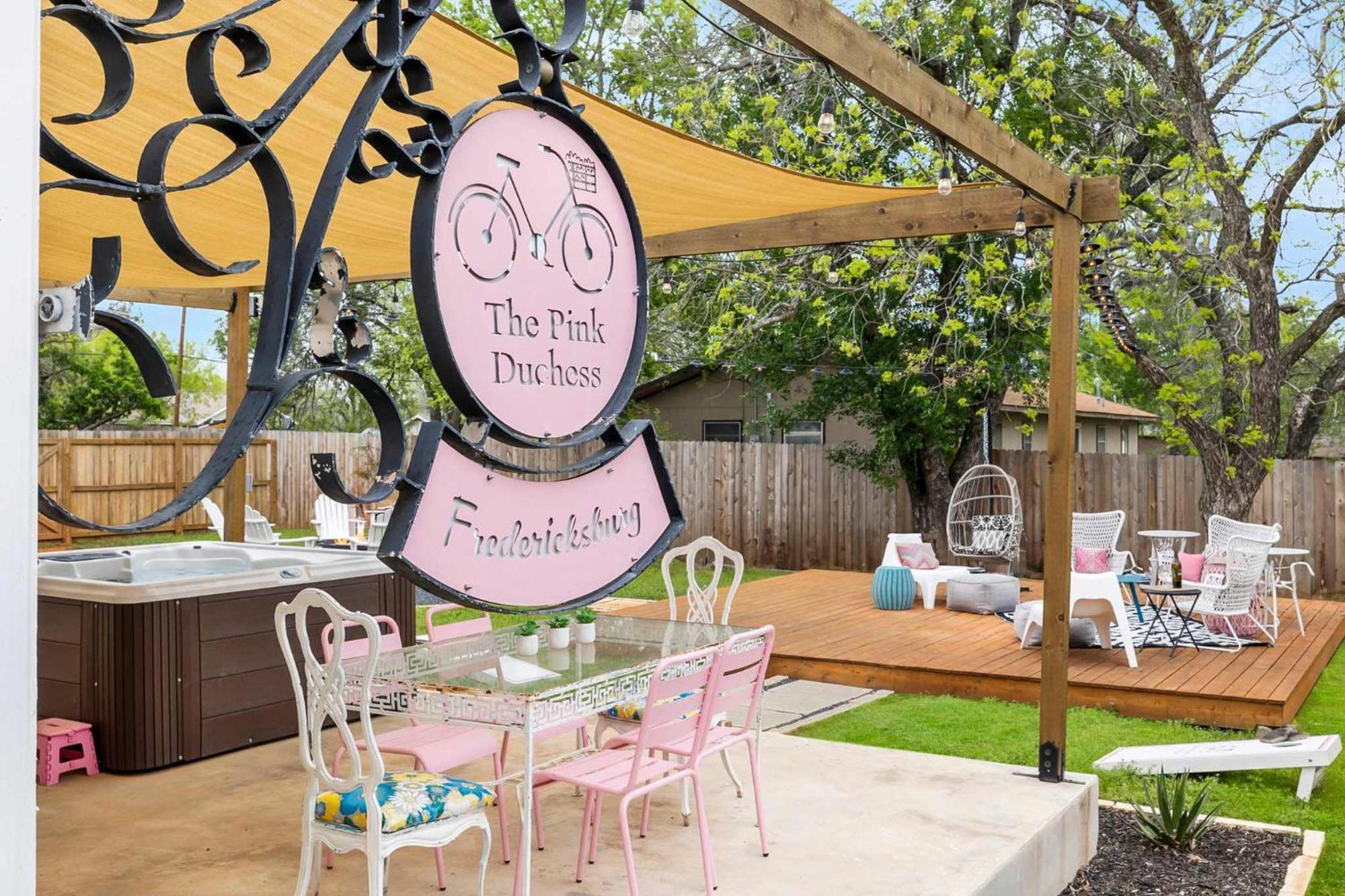 Pink Duchess - Mins To Main Hot Tub & Fire Pit Villa Fredericksburg Bagian luar foto