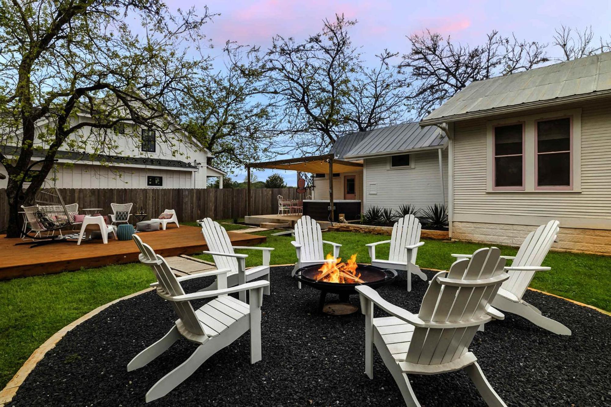 Pink Duchess - Mins To Main Hot Tub & Fire Pit Villa Fredericksburg Bagian luar foto